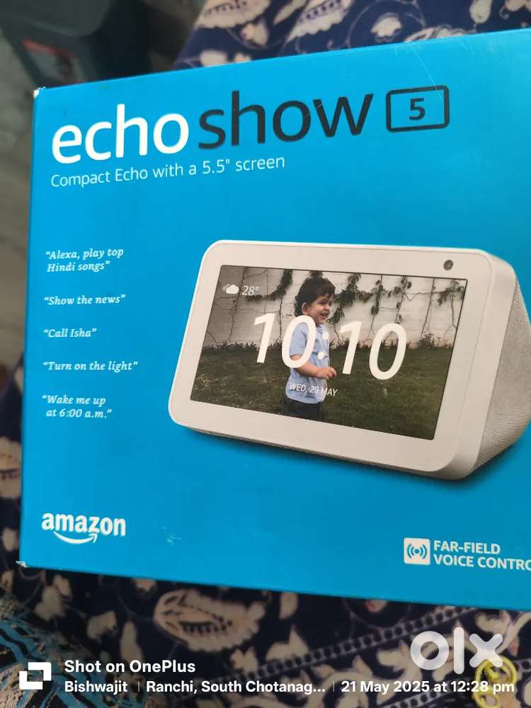 Amazon Echo show 5 and Tecsun AM / FM