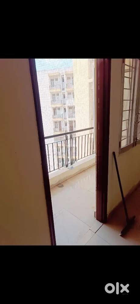 I have a 3 BHK flat and one room is vacant.