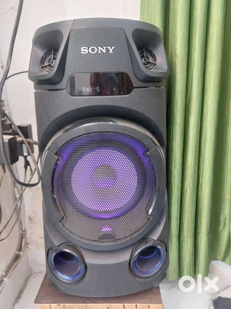 Sell brand  new sony music  system MHC V13  only 4 or 5 times use