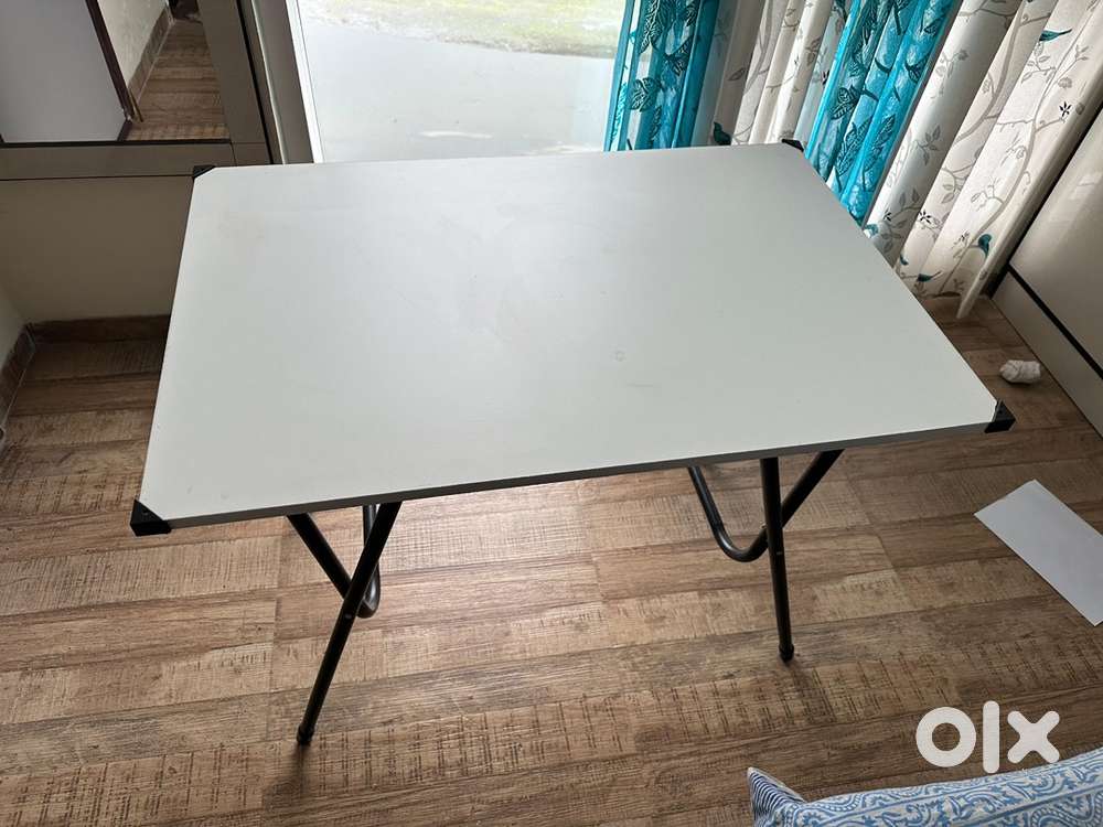 Torche Multipurpose foldable and portable study table