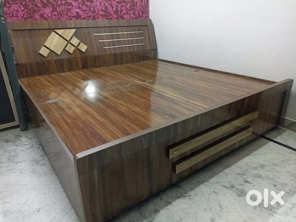 Double Bed in Excellent Condition – Without Mattress