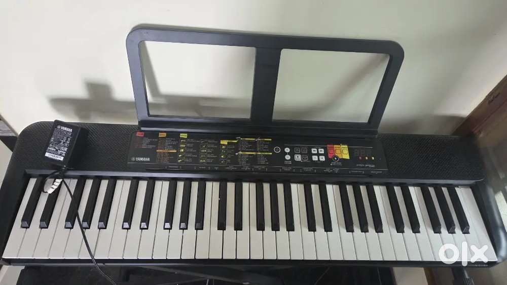 Yamaha PSR F52