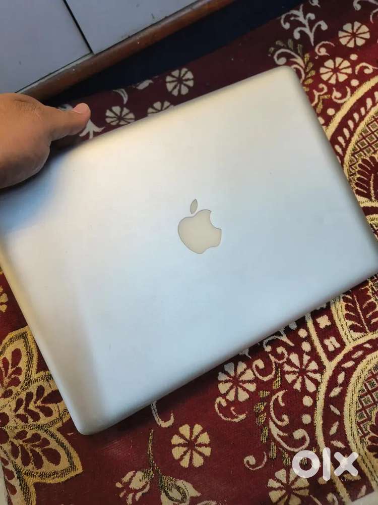 Macbook pro less used i5 8/256