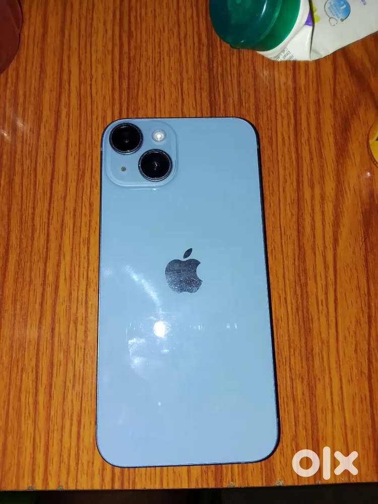 Iphone 14 is in new condition. No scratch and no dents.