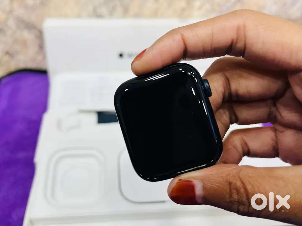 Apple Watch series SE 2 44MM in warranty