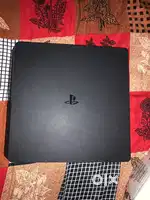 PLAYSTATION 4 SLIM