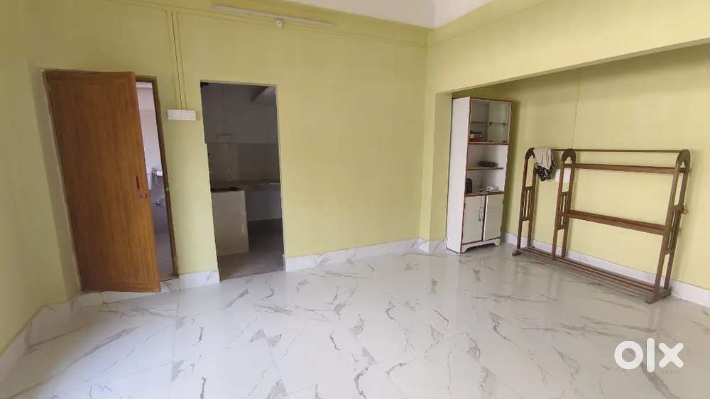 Deluxe Semi furnished 1bhk at Zoo road
