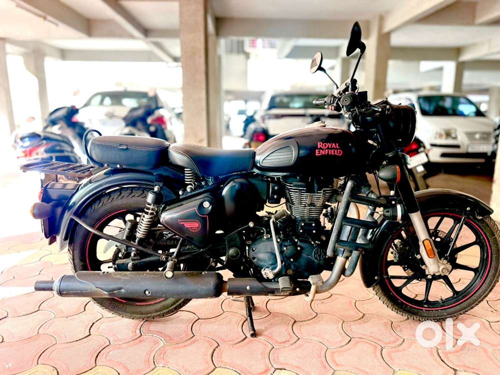 Royal Enfield Classic 350 Stealth Black