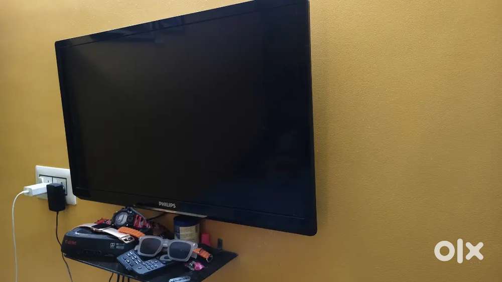 LED TV very well condition 32in