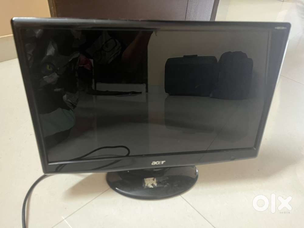 20” Acer monitor and dell wired keyboard