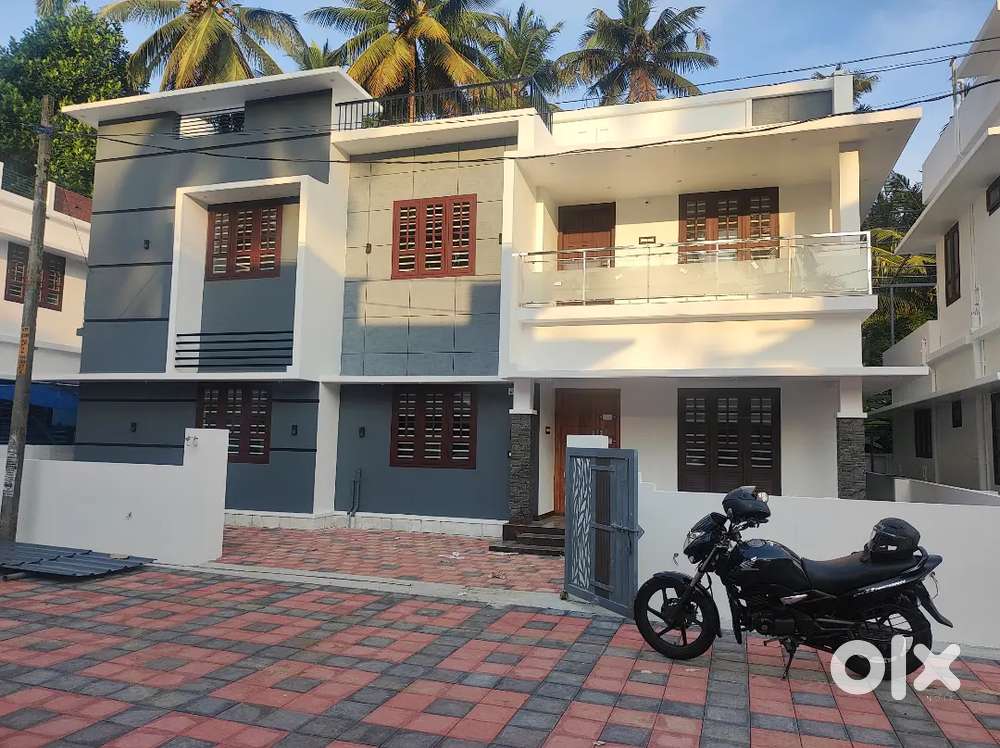 A SUPERB NEW 4BED ROOM 1800SQ FT 5CENT VILLA IN KOLAZHY,THRISSUR