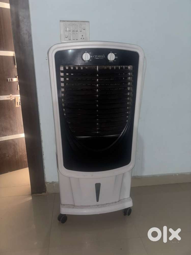 Croma Cooler 4 months old 1.5 year warranty left