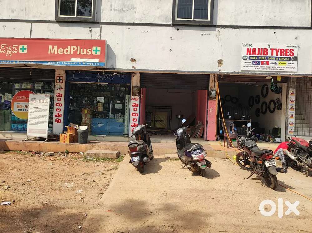 Main road shop for rent
