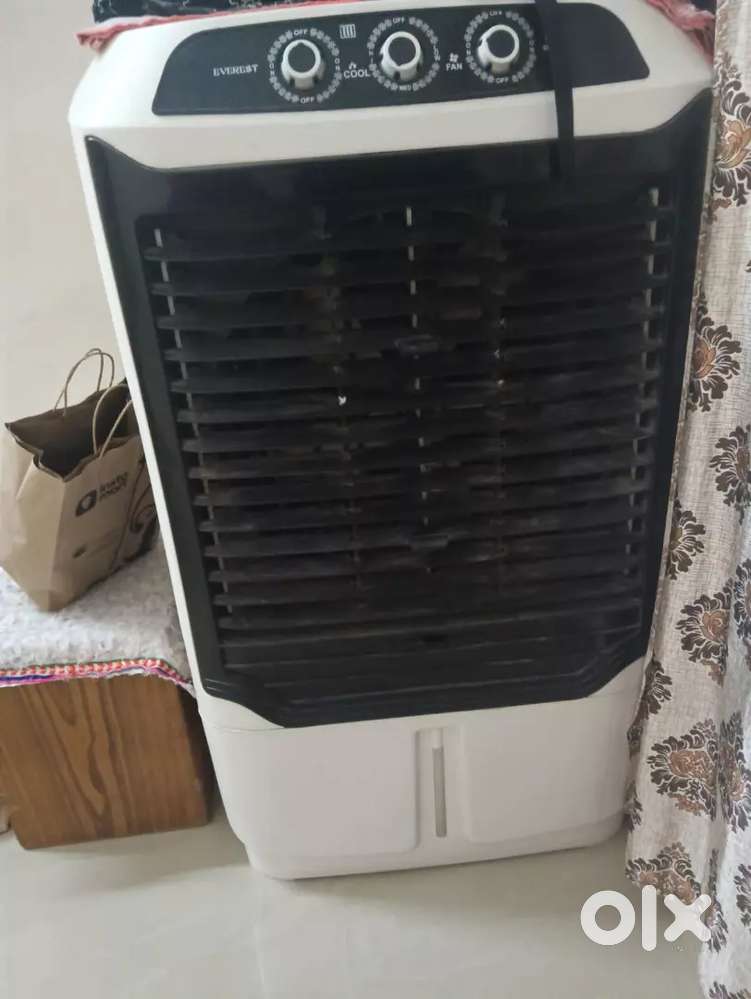 Cooler white and black colour