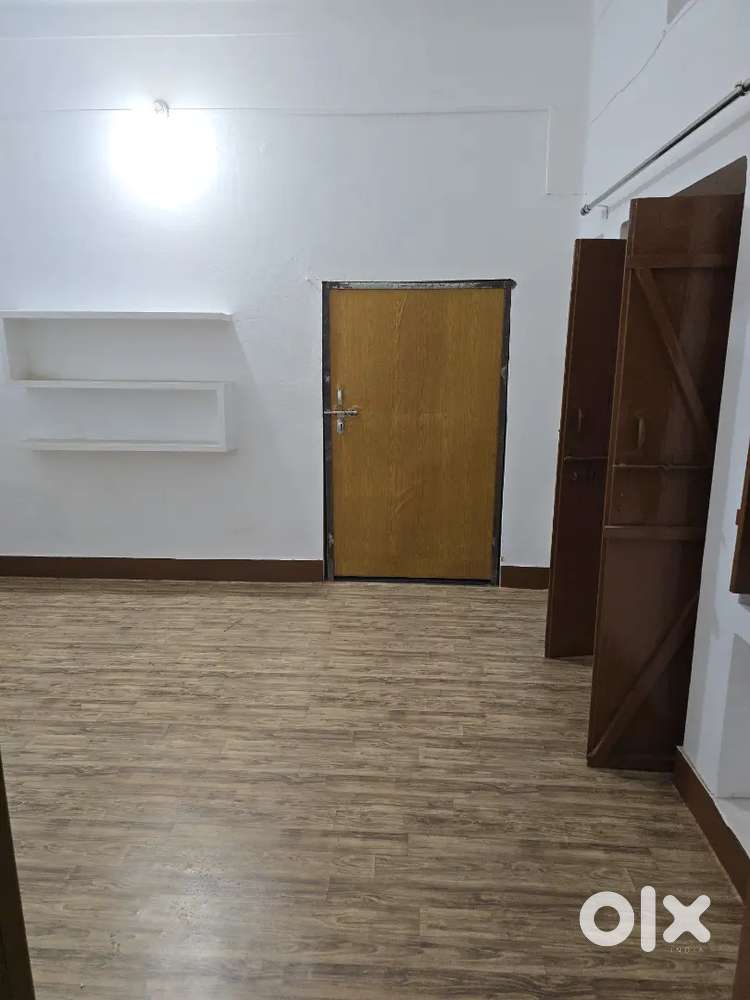 2 rooms apartment,  ground floor, separate entry, near mahaveer chok