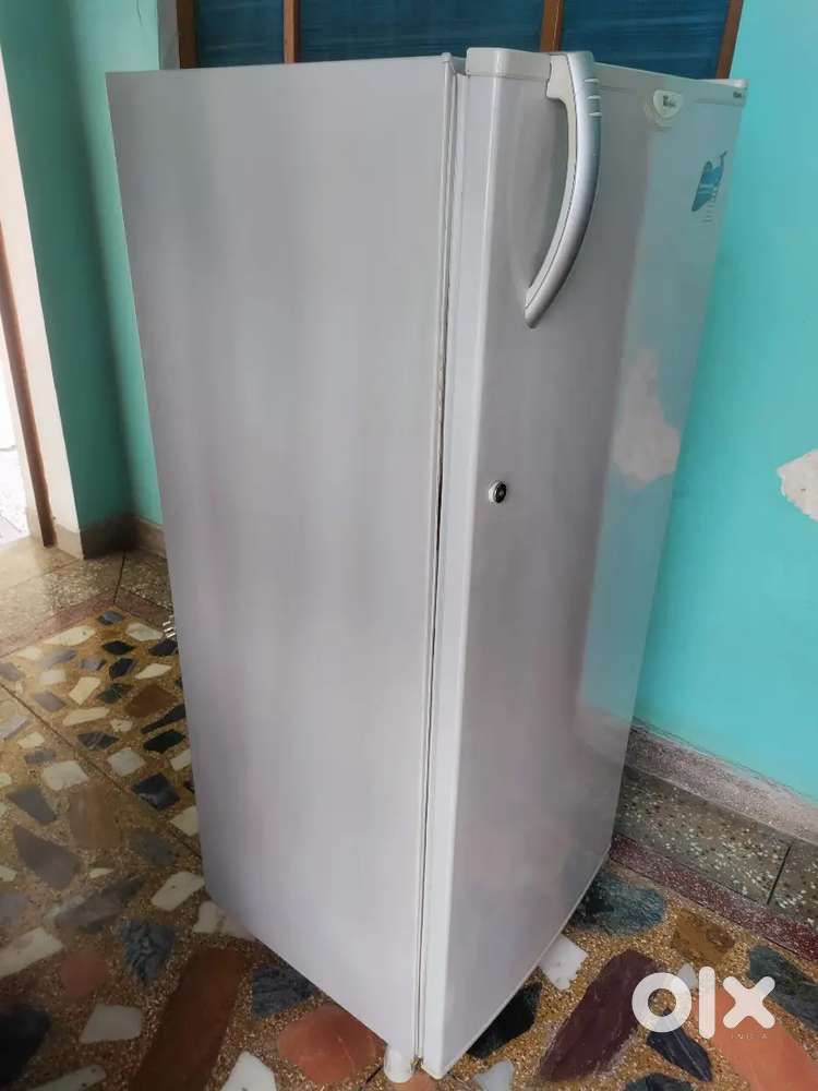 Whirlpool 280L FRIDGE