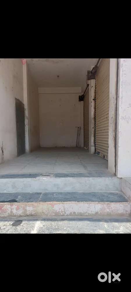 Shop for lease 10/20 sft Double face road and double road shutter