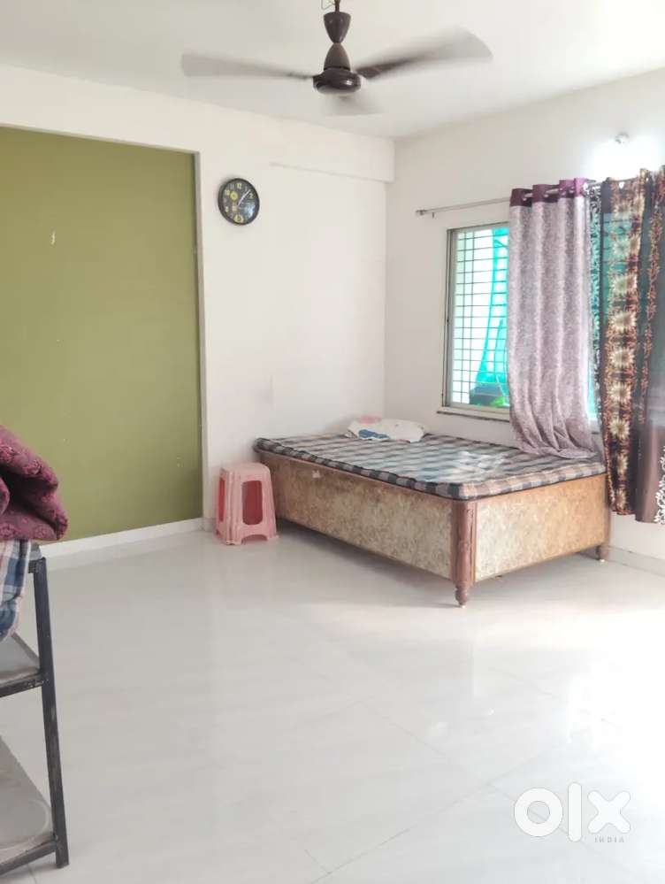FOR RENT 1 ROOM IN BESA