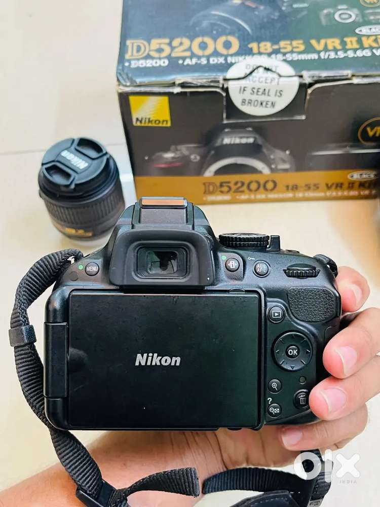 Nikon D5200 (DISPLAY SLIGHTLY SHADE) FULL KIT