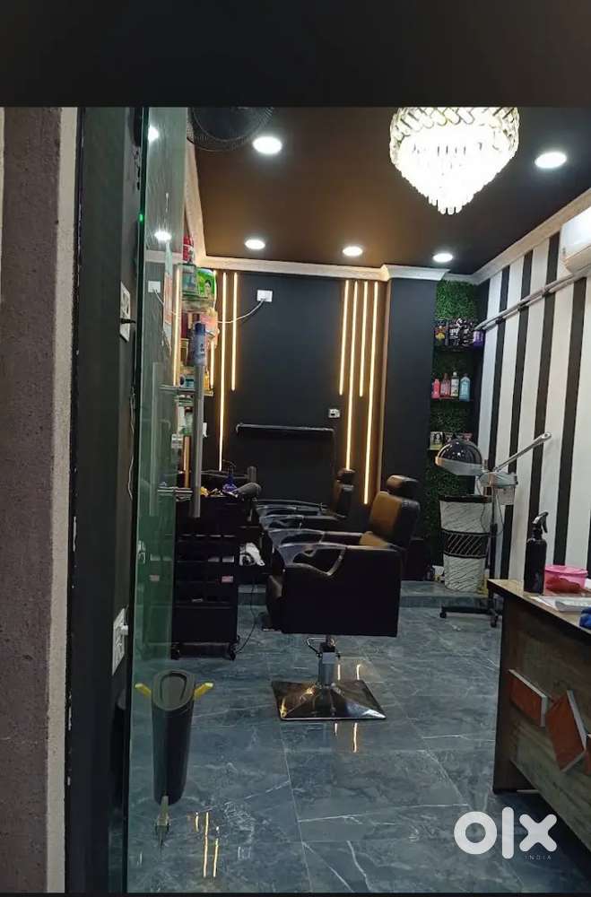 Saloon shop