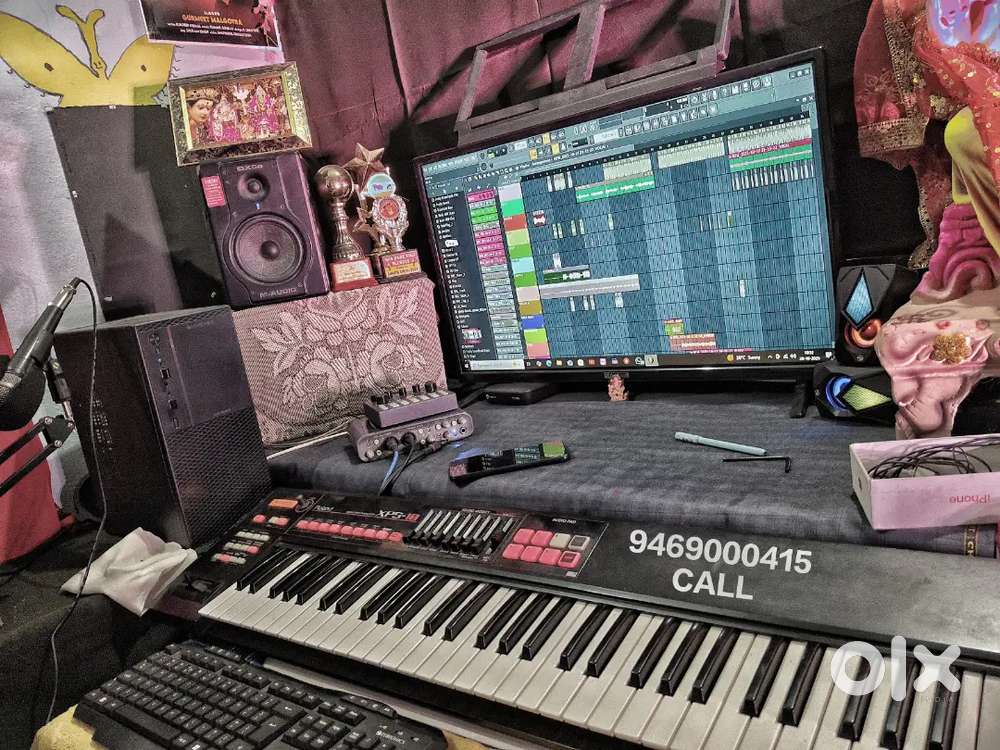 FULL A TO Z MUSIC STUDIO SYSTEM WITH ALL BOXES ONLY 2, MONTHS OLD