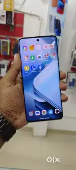 IQOO Z9S PRO 8/128 WHITE COLOUR 6 MONTHS ABOVE WARRENTY REMANING