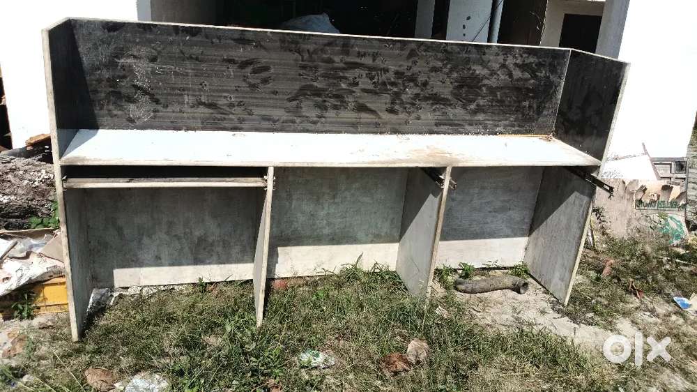 Computer table