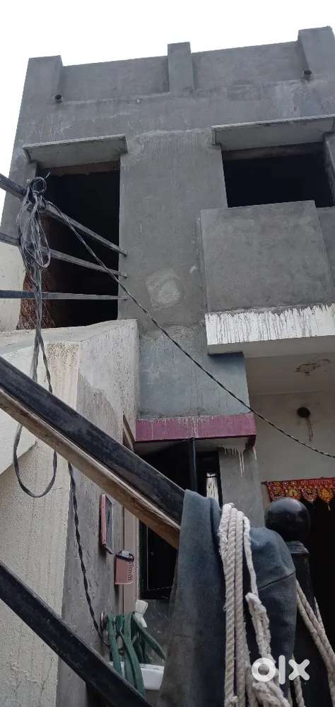 Upar ka plaster complete hai, uske alava kam baki hai