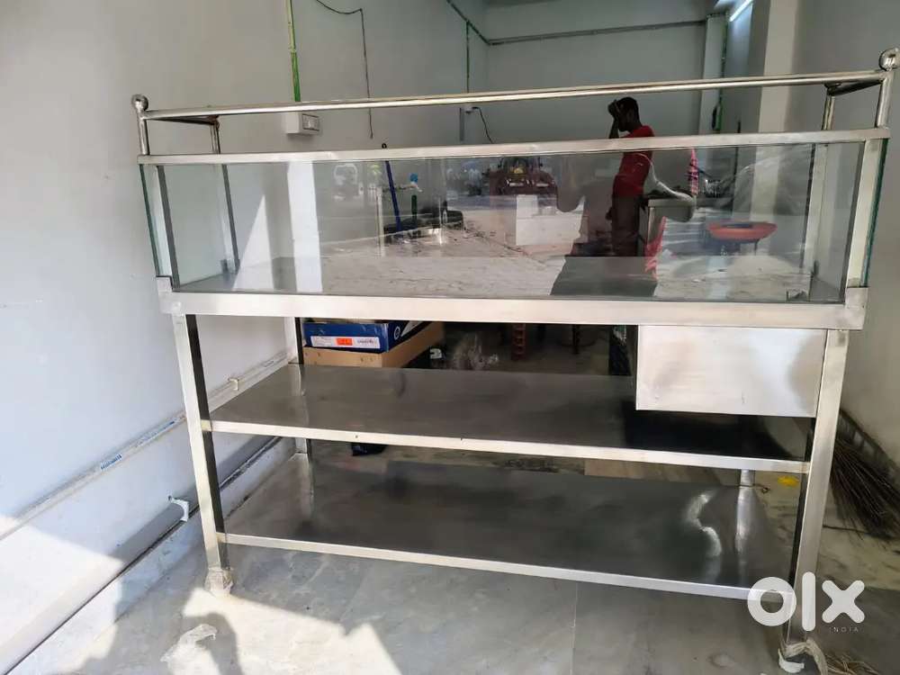 Commercial table and showcase and burner