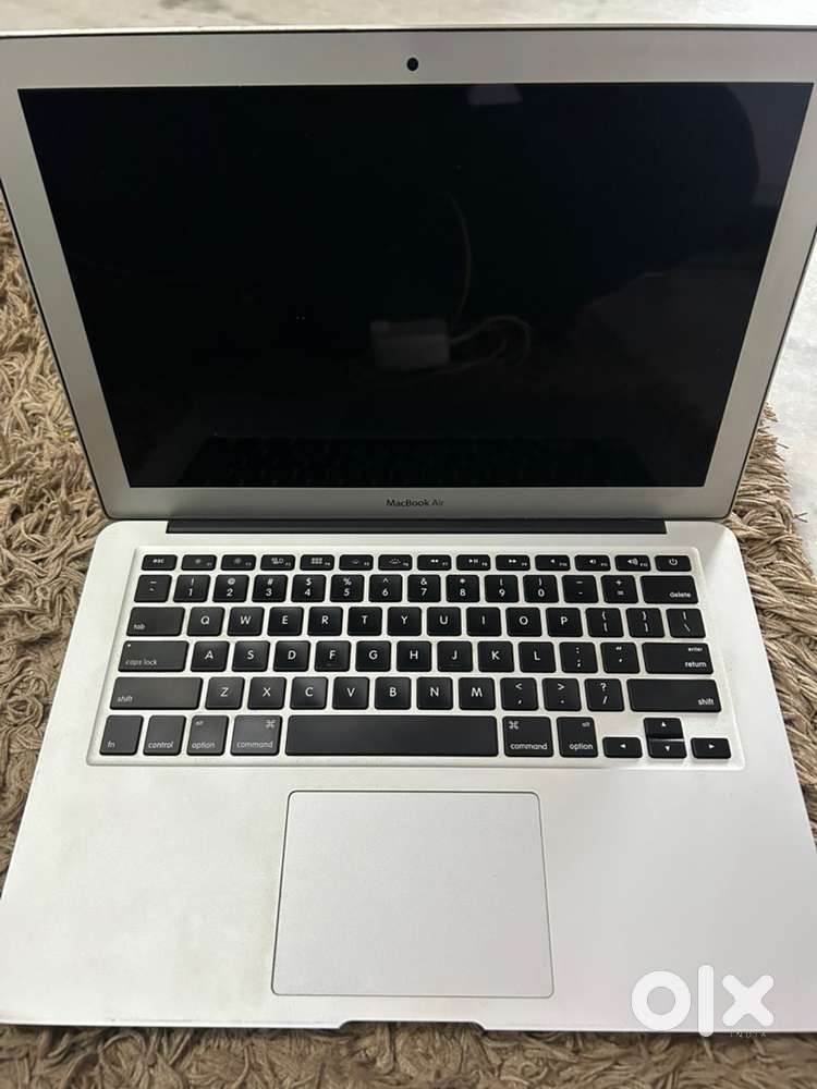 A wow condition macbook air apple laptop available (Mac +windows)