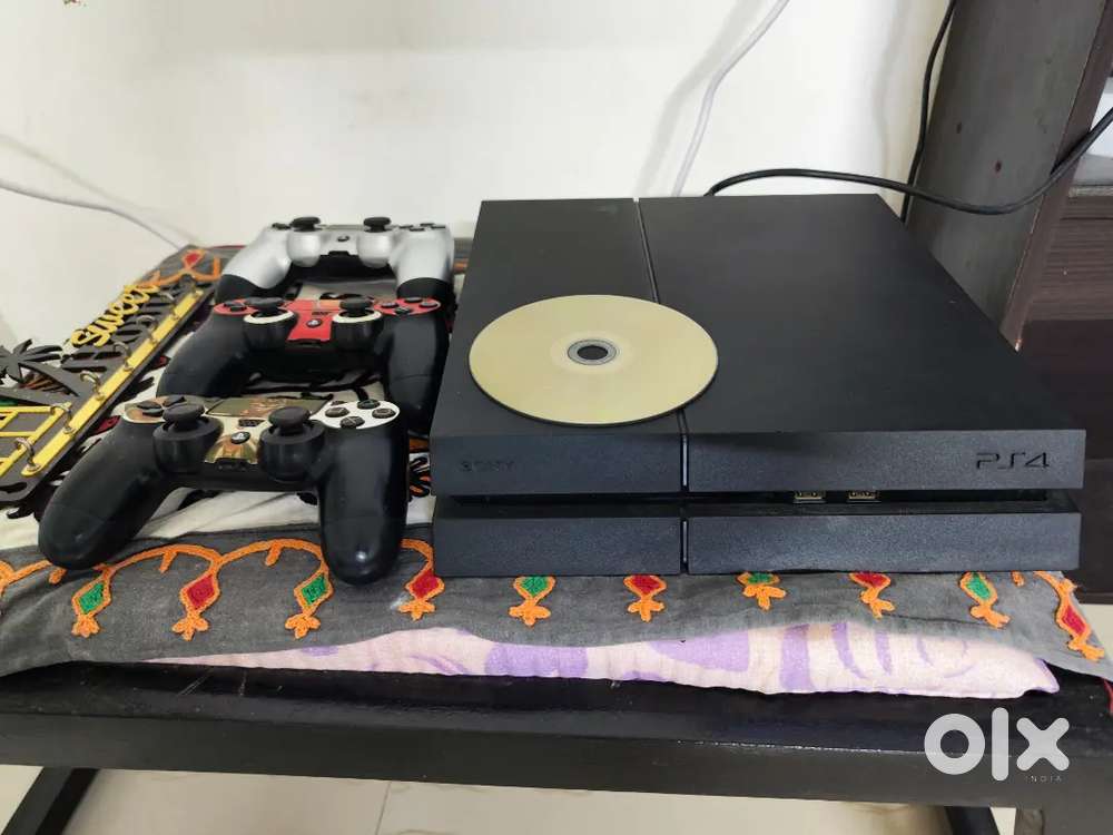 Playstation 4 with 3 remote controller