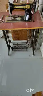 Merrit sewing machine.( Leg)
