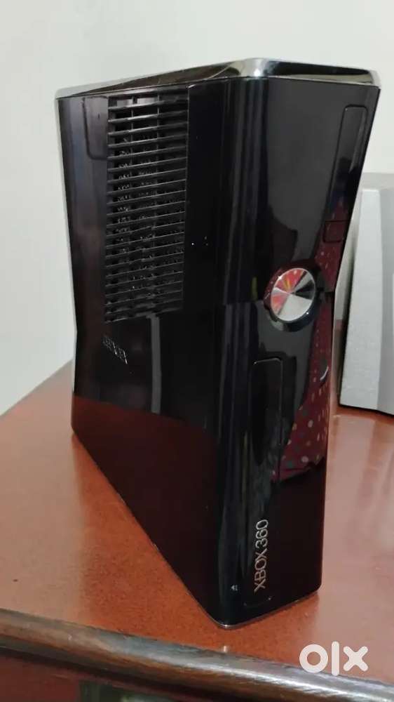 Xbox 360 with original GTA 5 + GTA 4 dvd