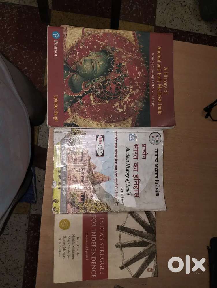 Book by Upinder singh bipin chandra parixa vani
