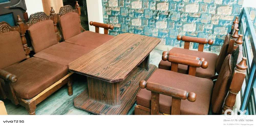 5 Seater Comfortable Sofa Set  in Good Condition