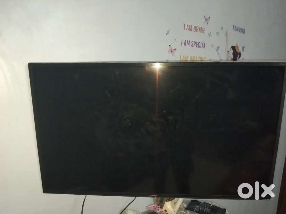 Samsung 40 4K UHD Smart TV – KU7000 Series (Excellent Condition)