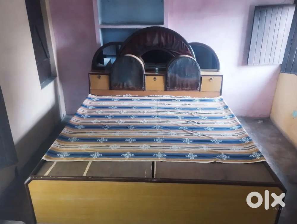Selling our bed and almirah