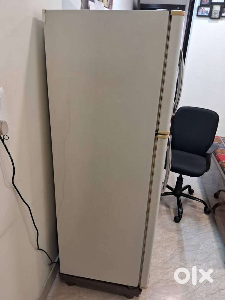 Wamt to sell LG Refrigerator 350 ltrs, Double Door about 8-9 years old