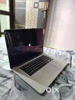 Apple MacBook Pro 15 inch (16GB/256GB)