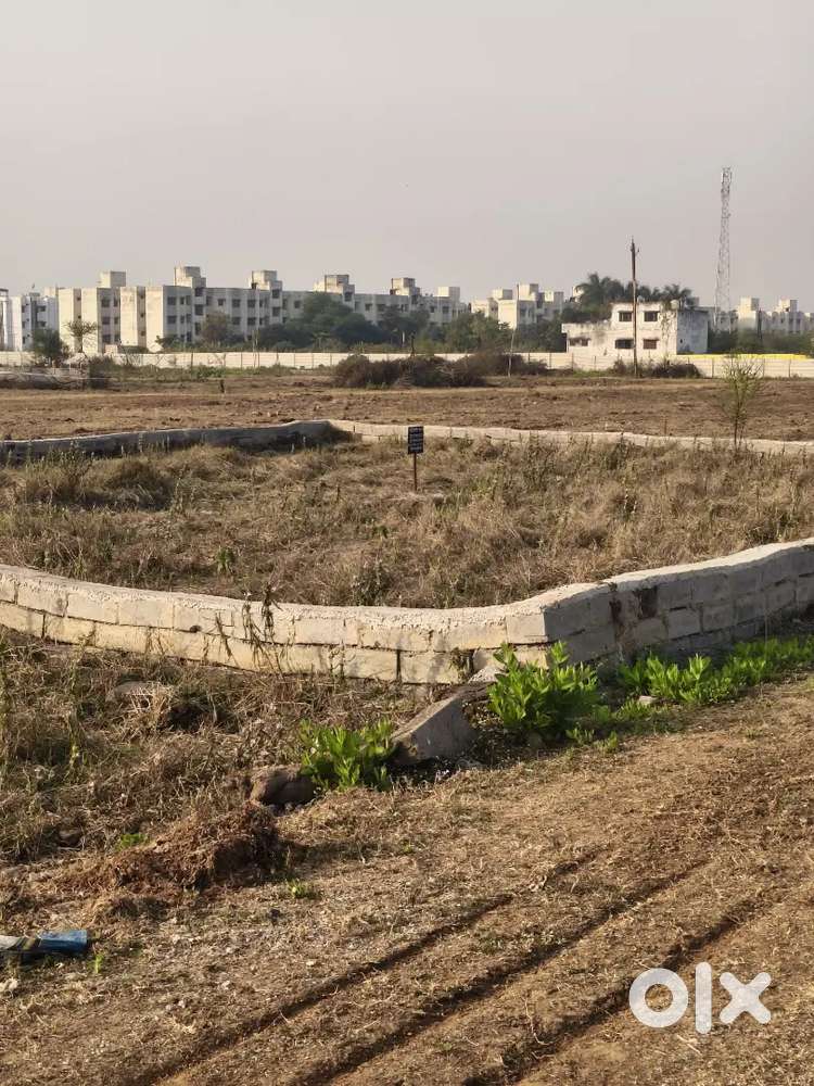 न्यू लौचिंग मठपुरेना गोकुल नगर के पास आवासी डायवर्टेड प्लाट उपलब्ध है