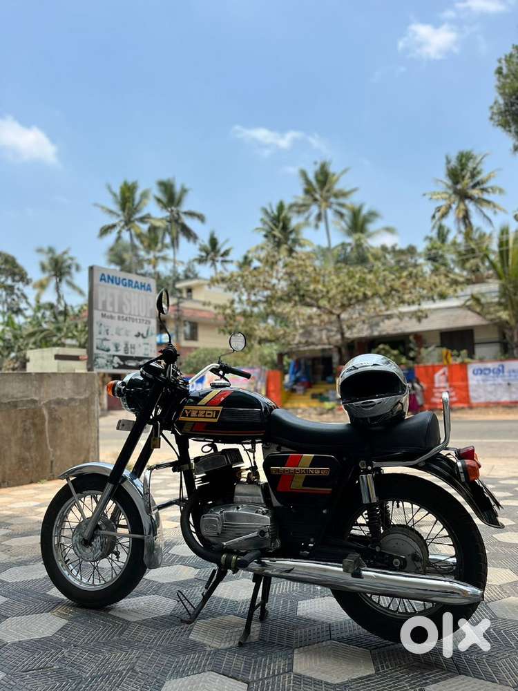 Yezdi roadking 1882 model