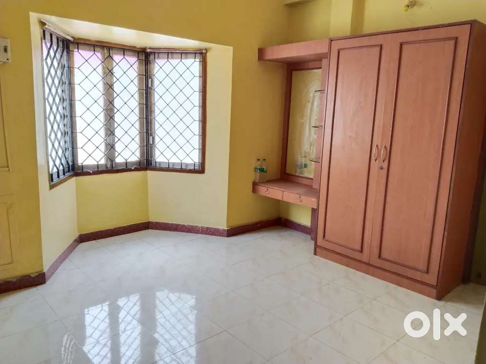 Gopalapuram near 2 BHK flat 900 Sqft UDS 400 Rs 1.20 Cr negotiable