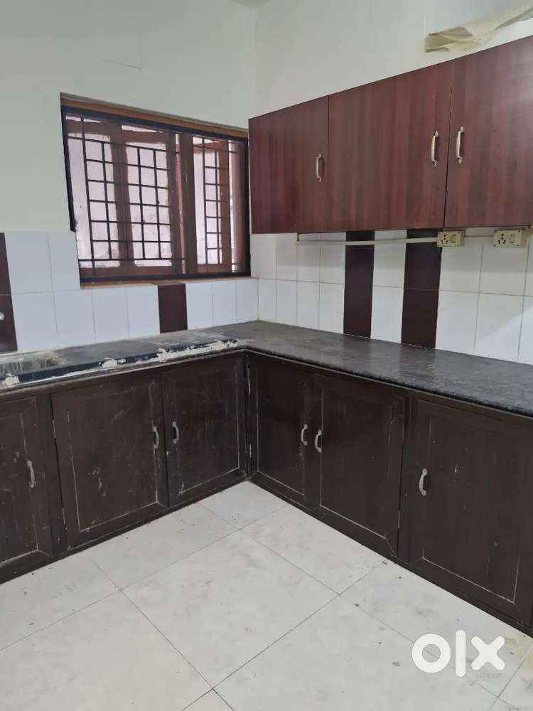 3 BEDROOMS FLAT FOR RENT IN PUDUR NEAR THAMARAITHOTTI