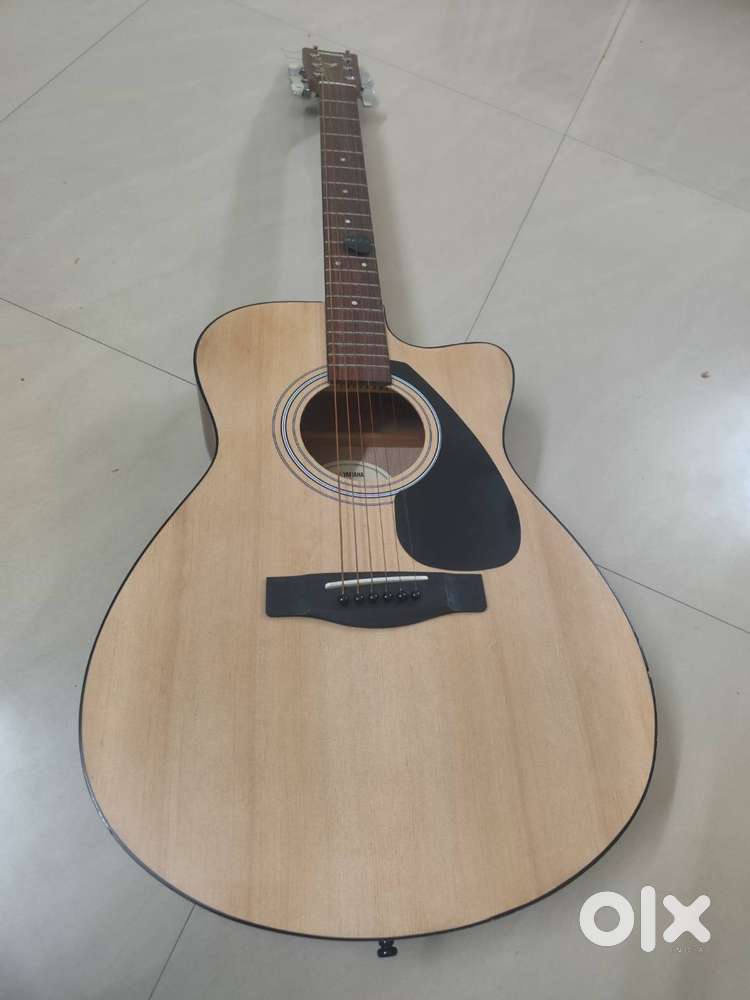 YAMAHA GUITAR