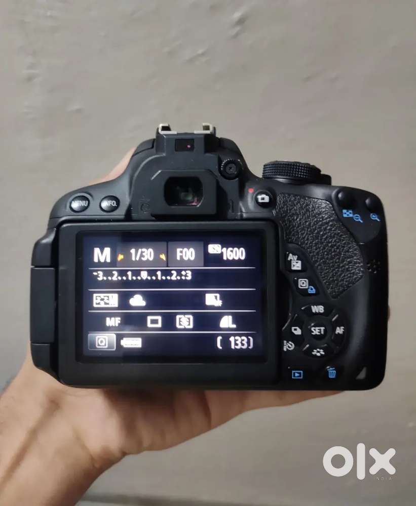 Canon 700d ( urgenttt sellingg )
