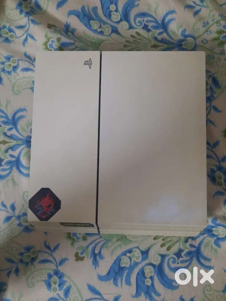 Sony Playstation 4 1tb fat white edition