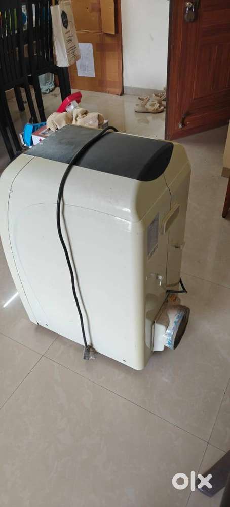 PORTABLE AIR CONDITIONER