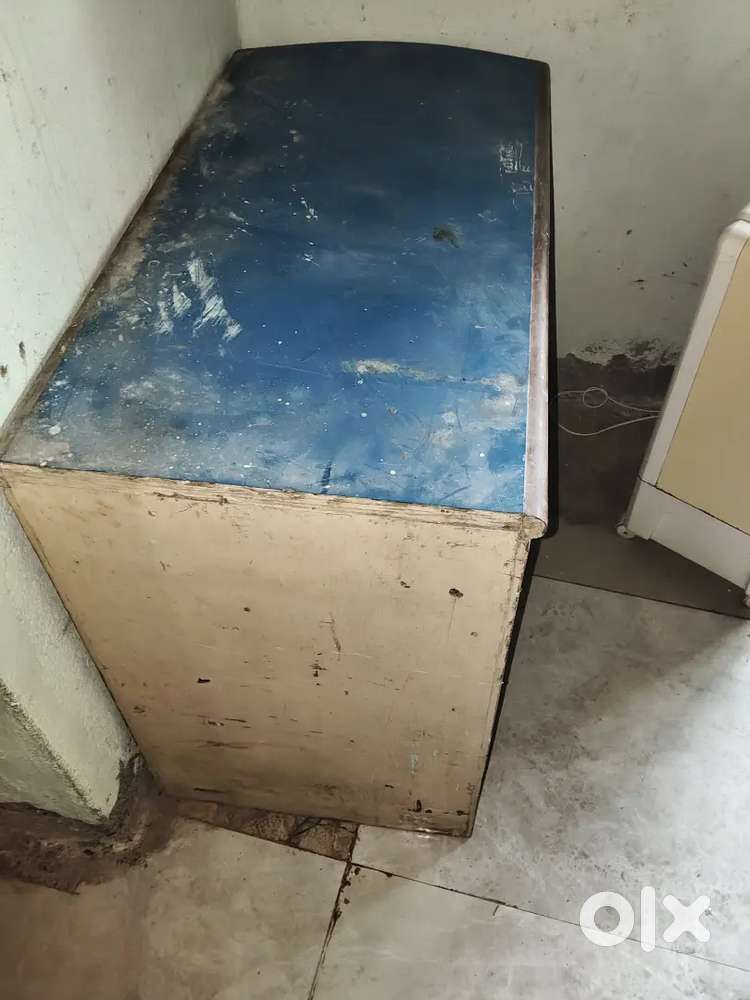 Computer table