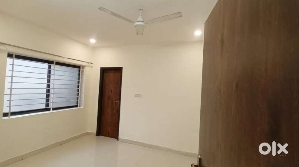 3 bhk flat semi furnished in Shahpura colony