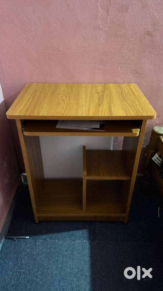 Computer table